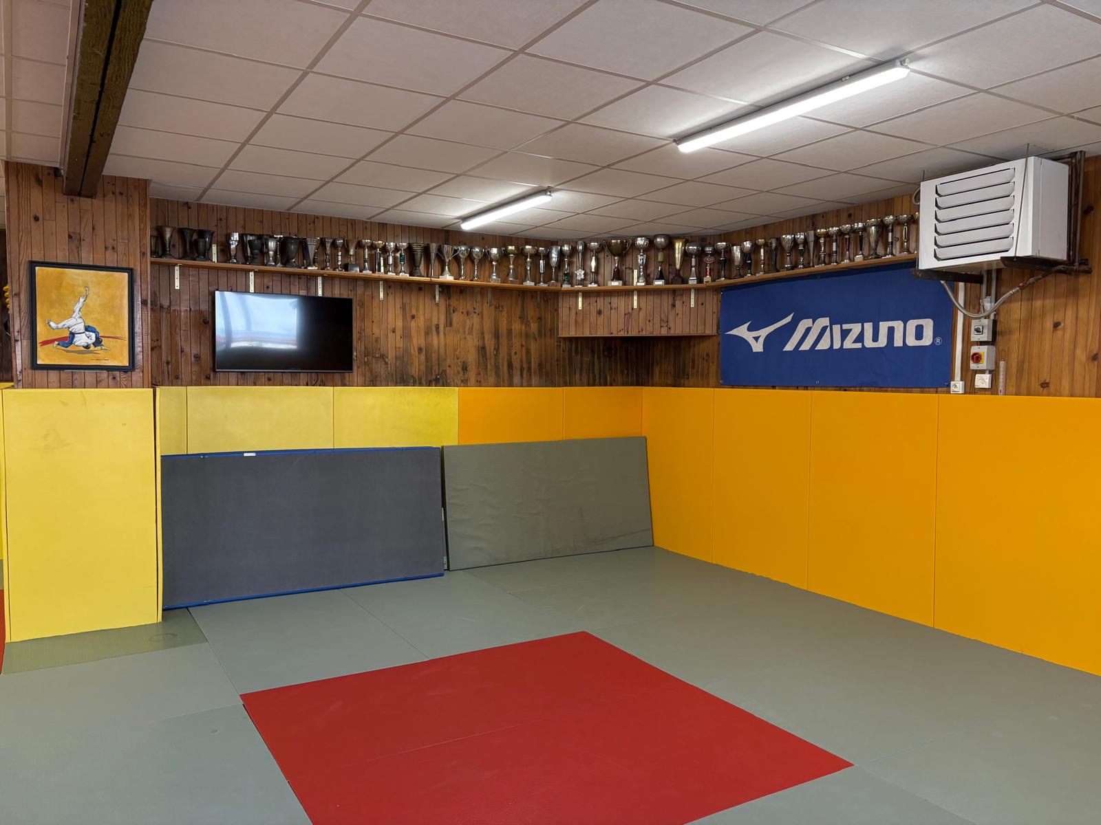 Le mur des trophées du Cercle Nancéien de Judo