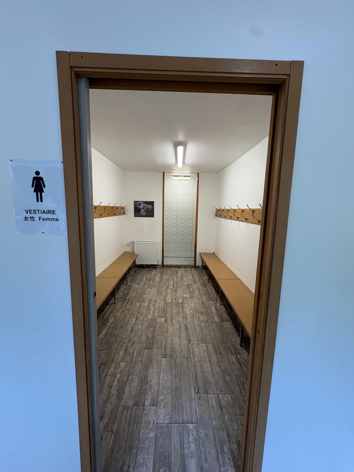 Vestiaire femmes entrée